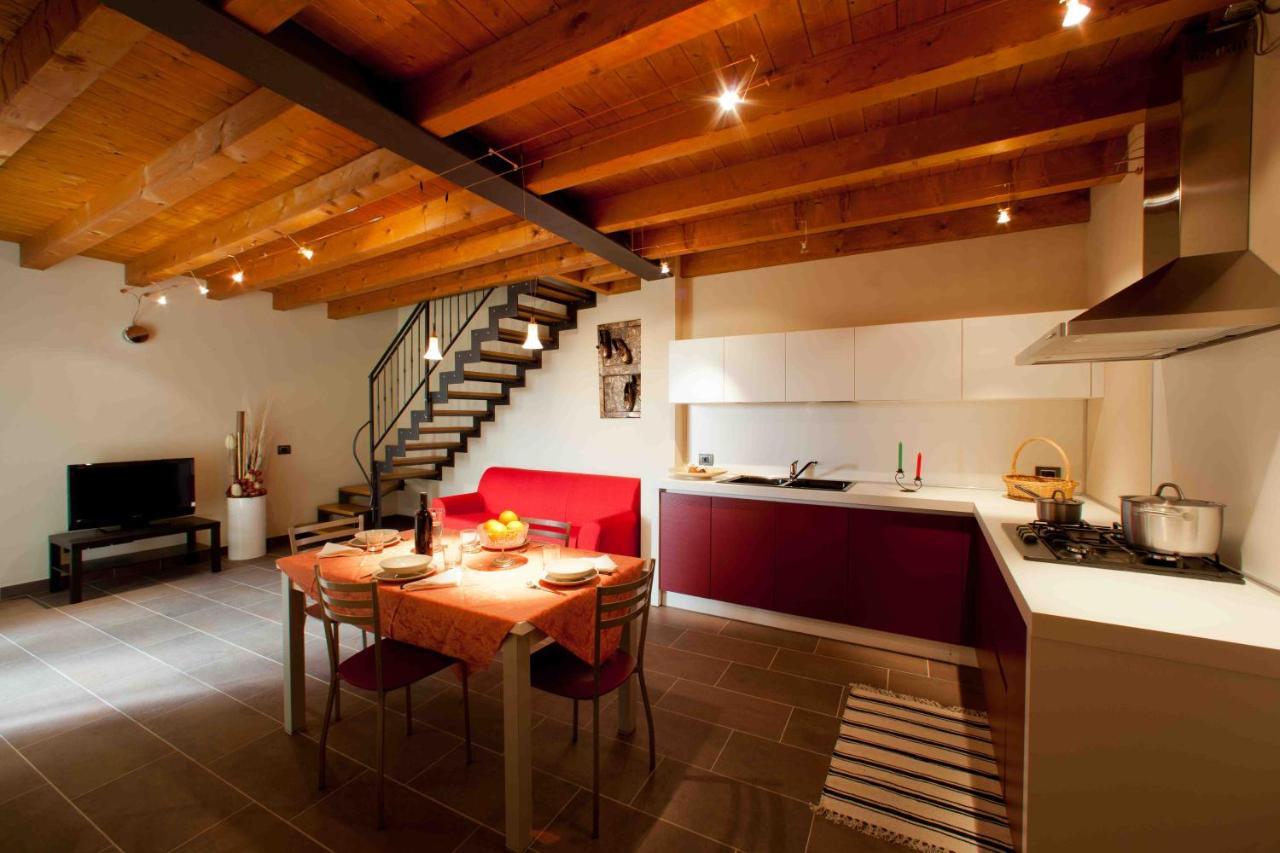 La Casa Del Nonno Aparthotel Monzambano Exterior photo